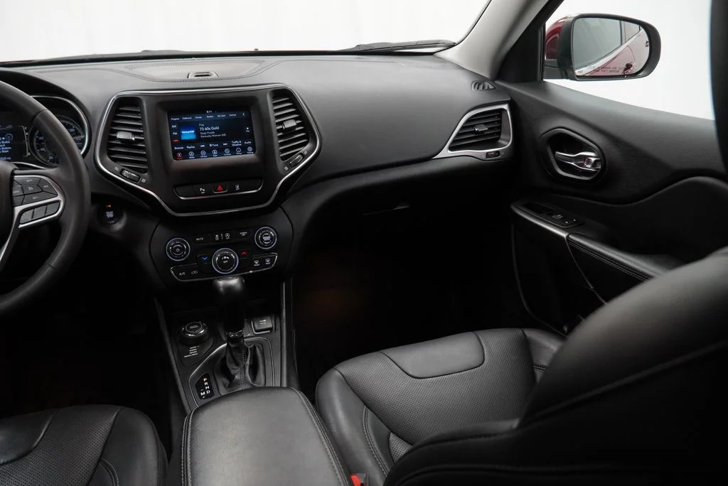 Used 2021 Red Jeep Latitude Lux image 21