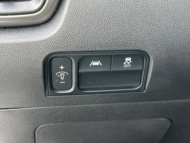 Used 2021 Silver Kia S image 14