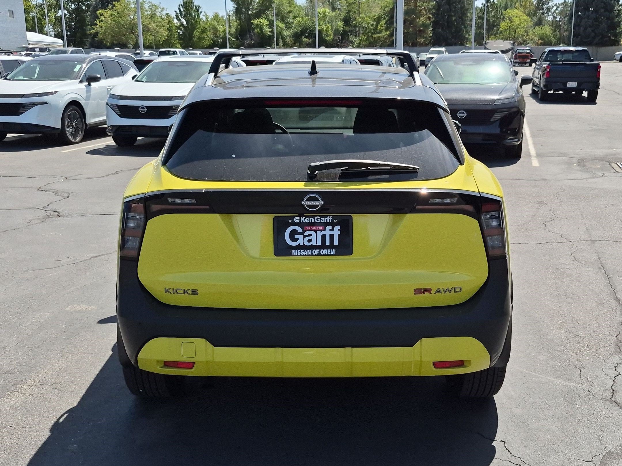 New 2026 Yuzu Yellow Metallic / Super Black Two-tone Nissan SR image 4