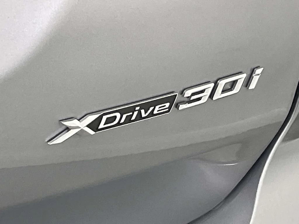 Used 2023 Gray BMW xDrive30i image 12