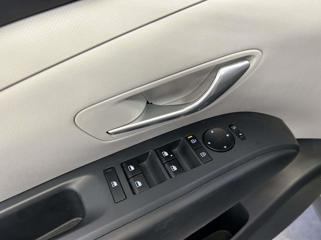 Used 2025 Silver Hyundai SEL image 17