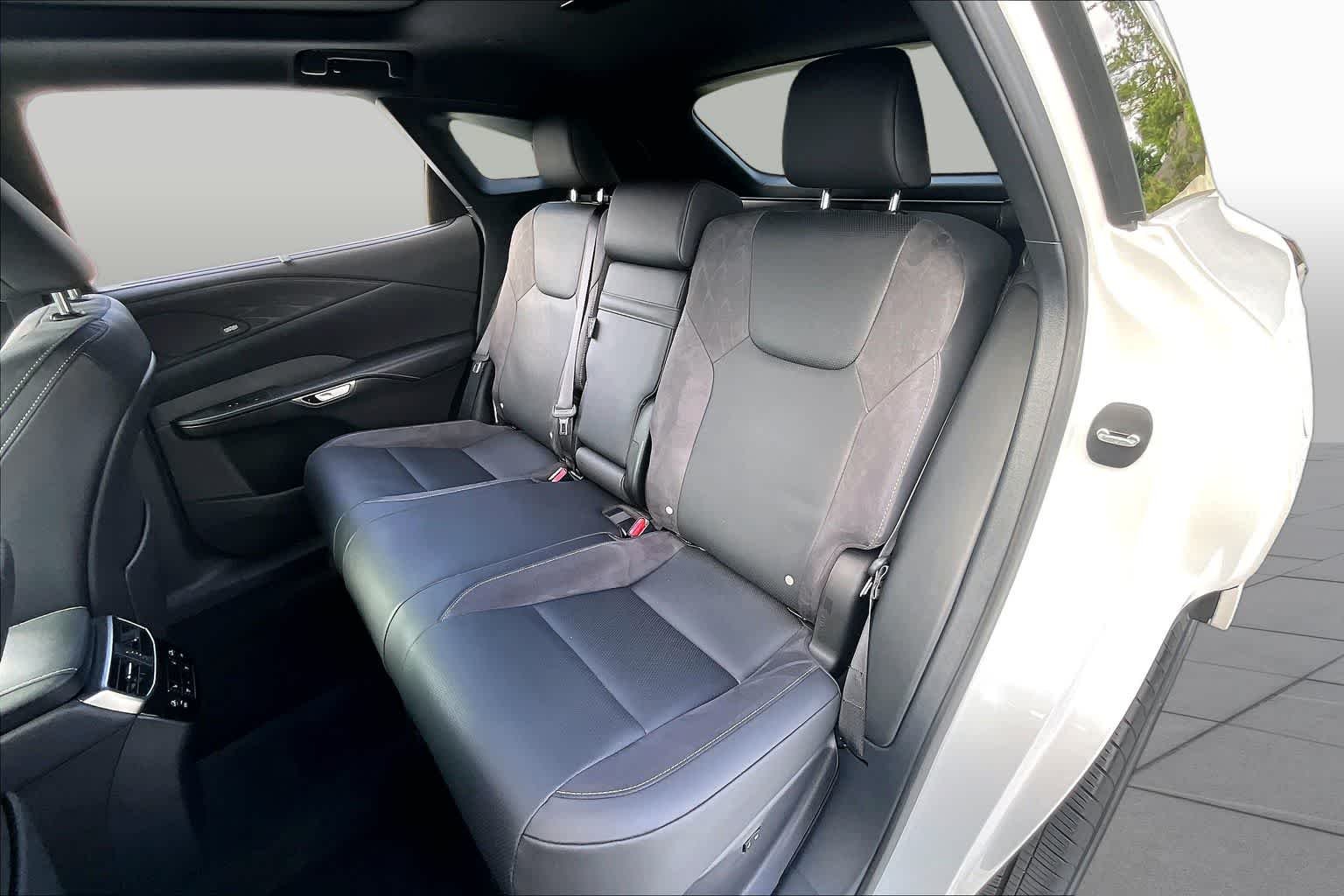 Used 2023 Eminent White Pearl Lexus Luxury image 20