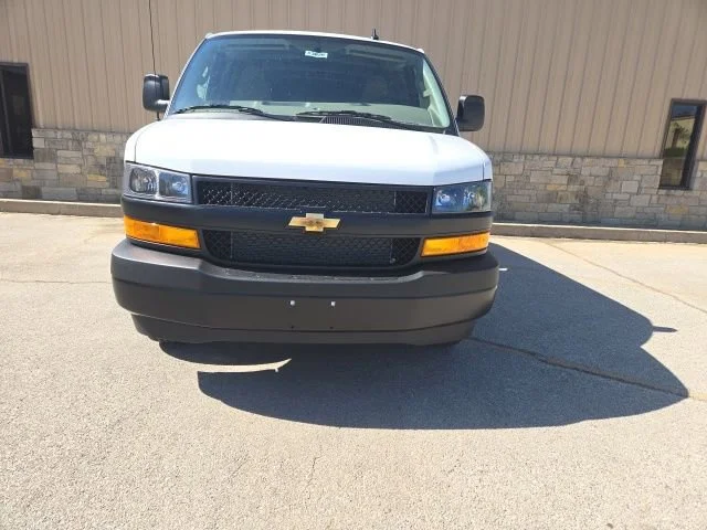 2025 Chevrolet Express 2500 Work Van HD's photo