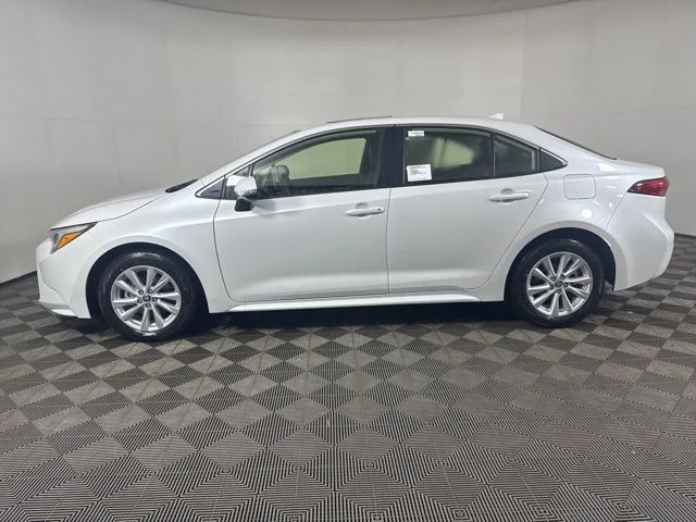 New 2026 Wind Chill Pearl <sup>1</sup> Toyota  XLE image 7