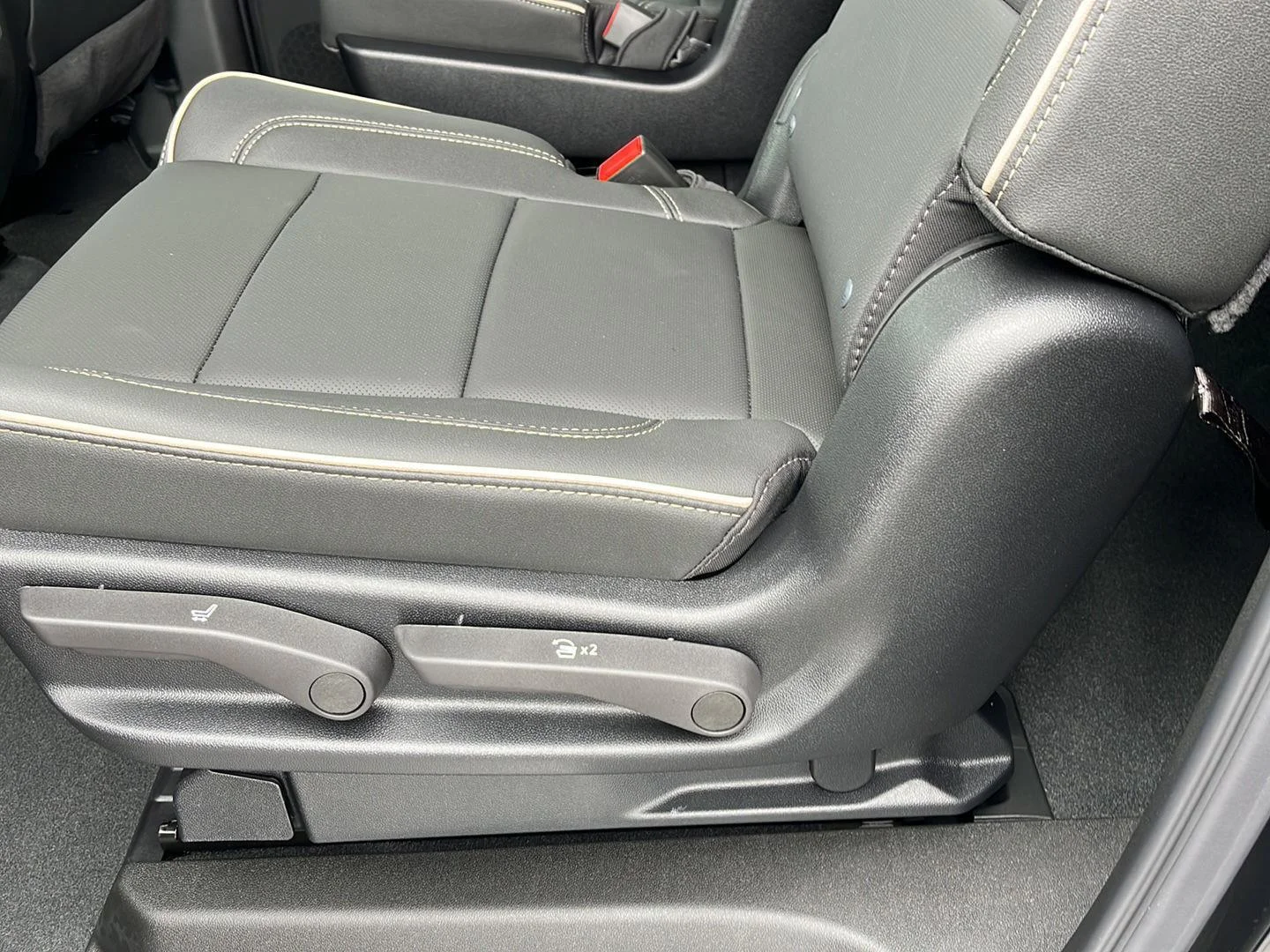 2026 Chevrolet Suburban Premier - Photo 26