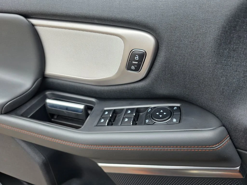 Used 2025  Ford Active image 15