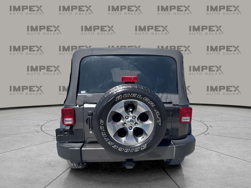 Used 2017 Gray Jeep Unlimited Sahara image 4