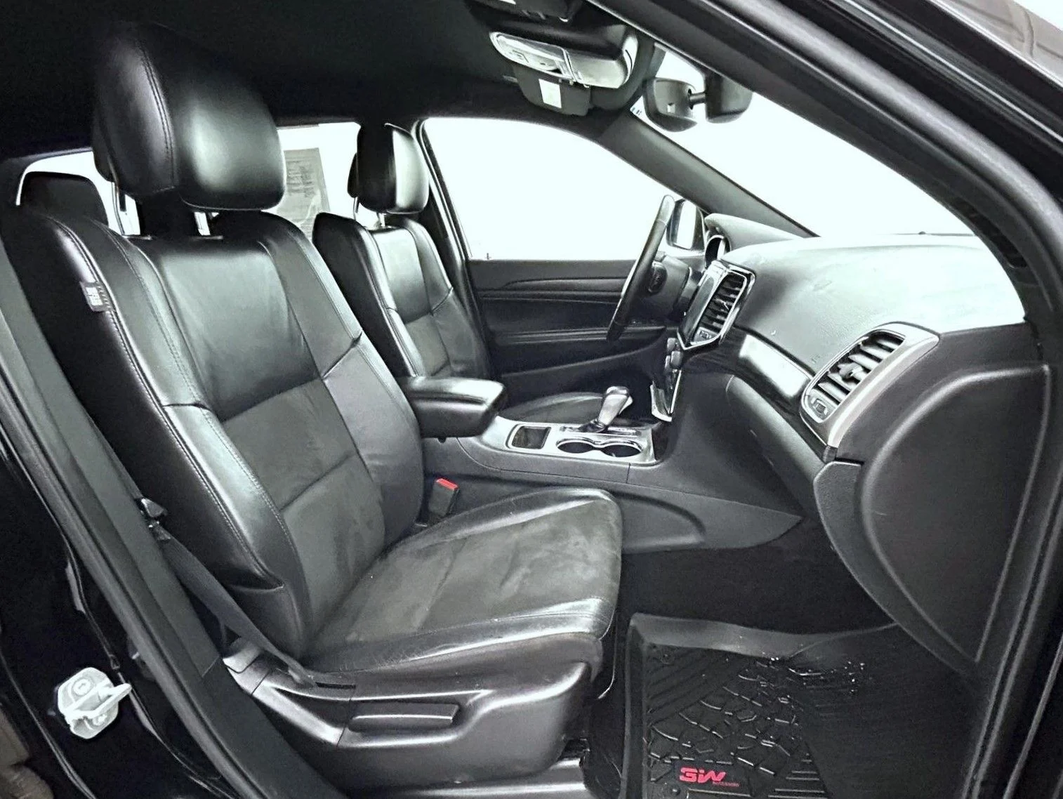 Used 2019 Black Jeep Altitude image 15