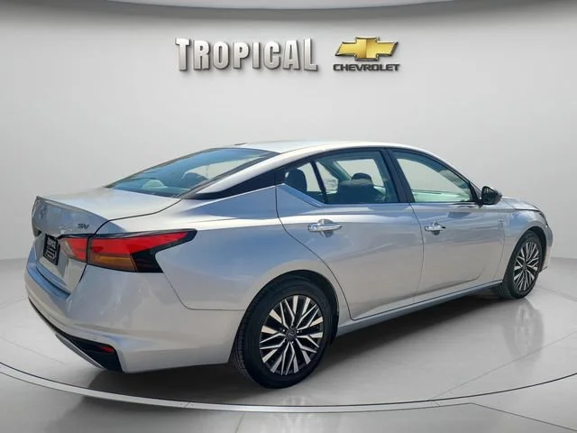 Used 2024 Silver Nissan 2.5 SV image 5