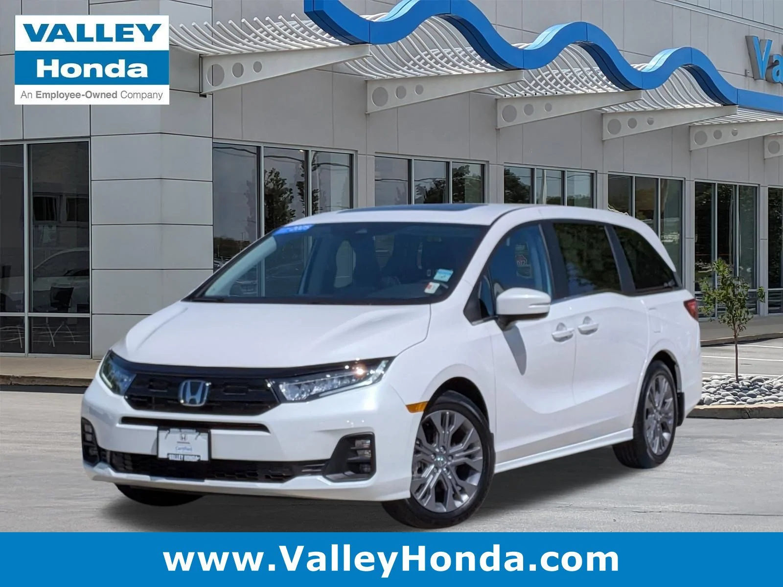 2025 Honda Odyssey Touring's photo