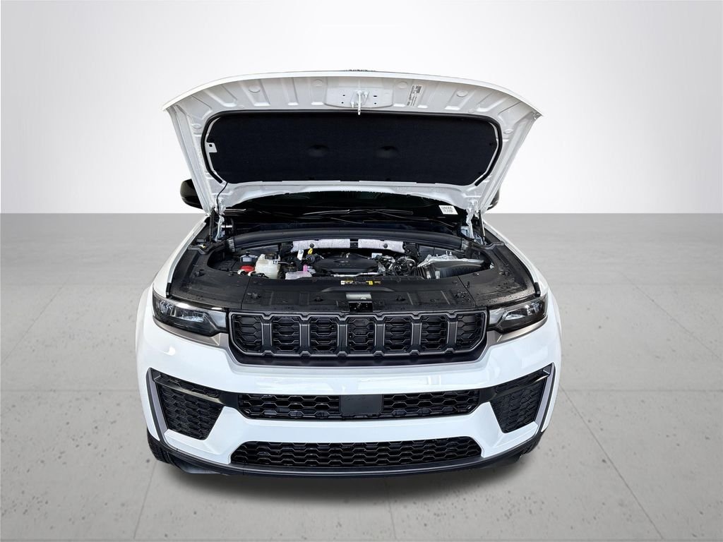 New 2026 Bright White Clear-Coat Exterior Paint Jeep Altitude image 23