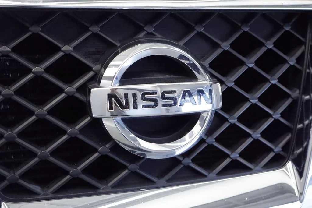Used 2013 Silver Nissan SV image 13