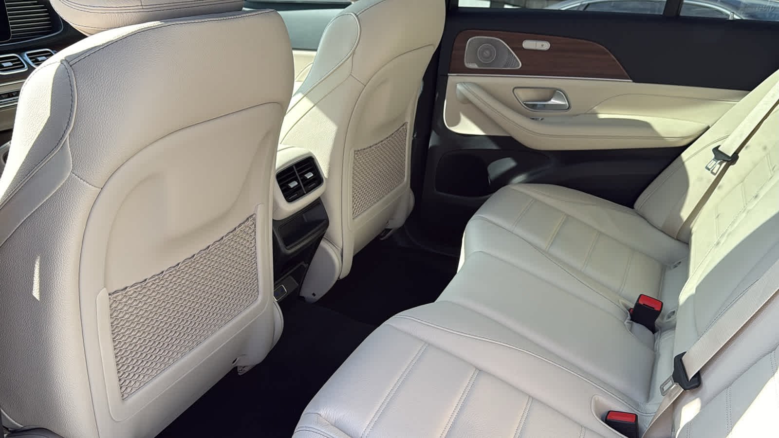 New 2026 Polar White Mercedes-Benz GLE 580 image 32