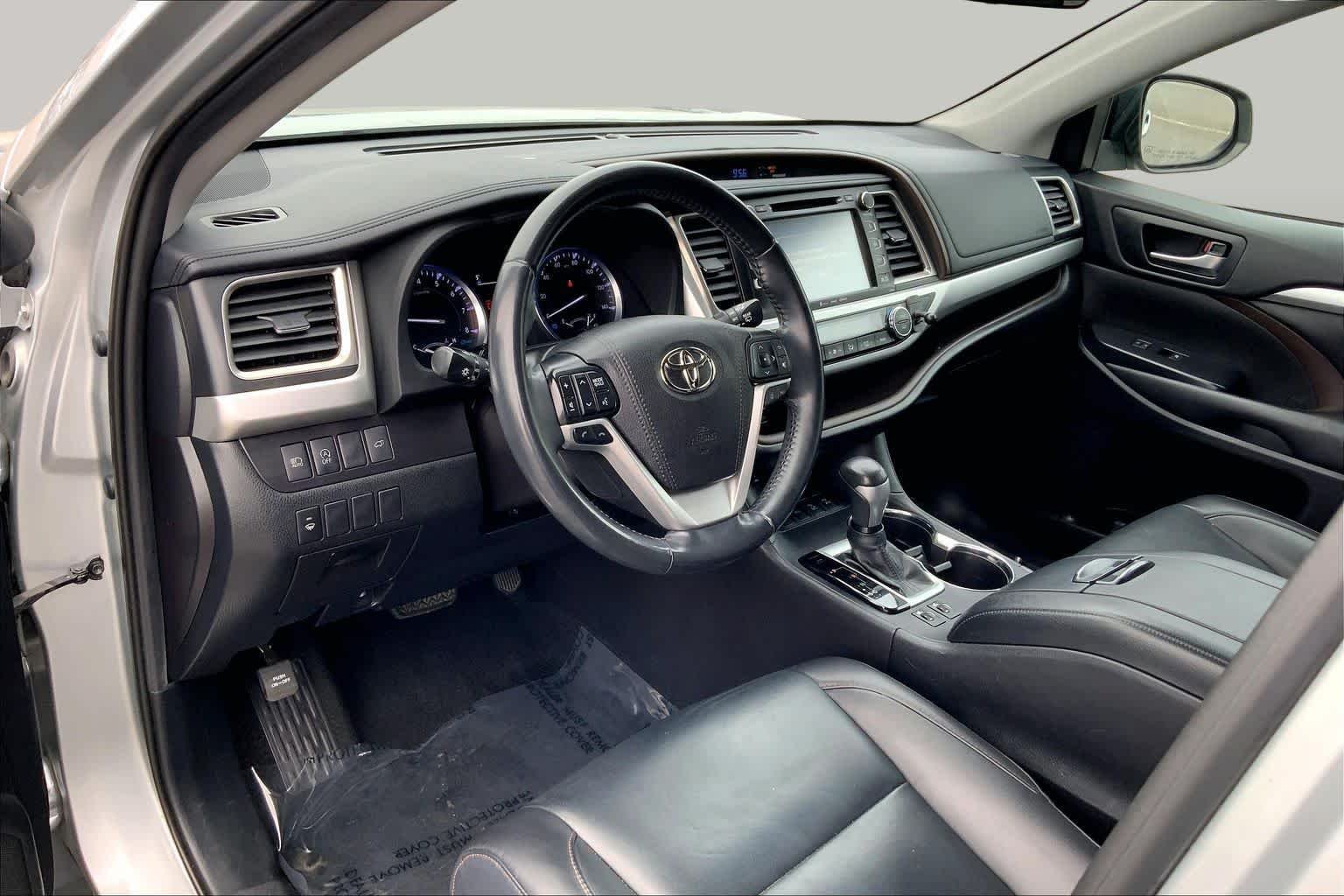 Used 2019 Celestial Silver Metallic Toyota XLE image 15