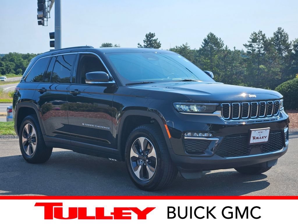 Used 2024 Black Jeep  image 1