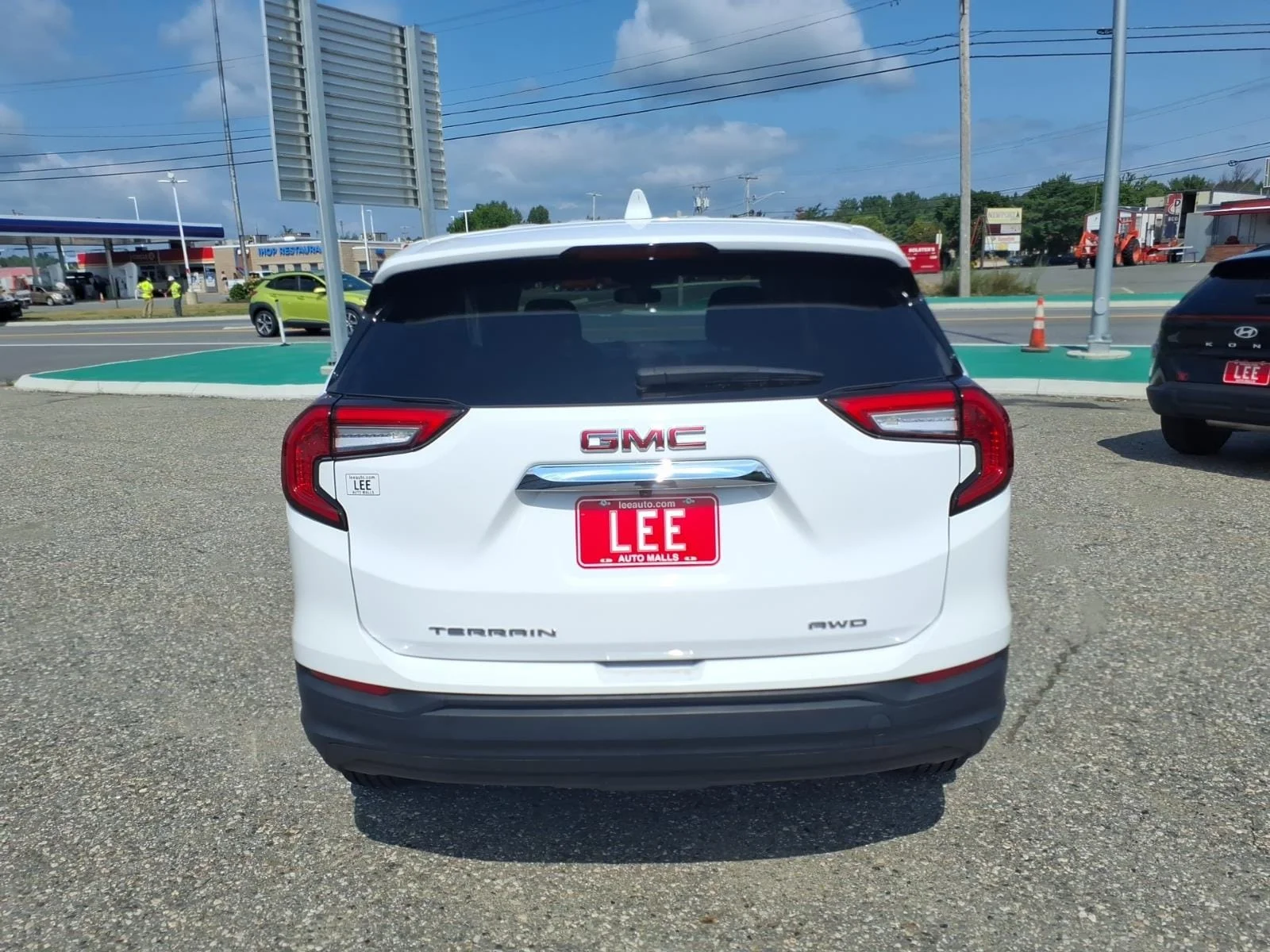 Used 2024 Summit White GMC SLE image 7