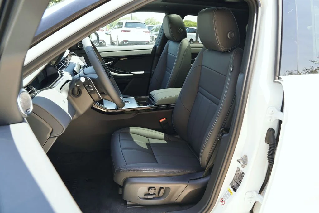 New 2026 Fuji White Land Rover  image 13