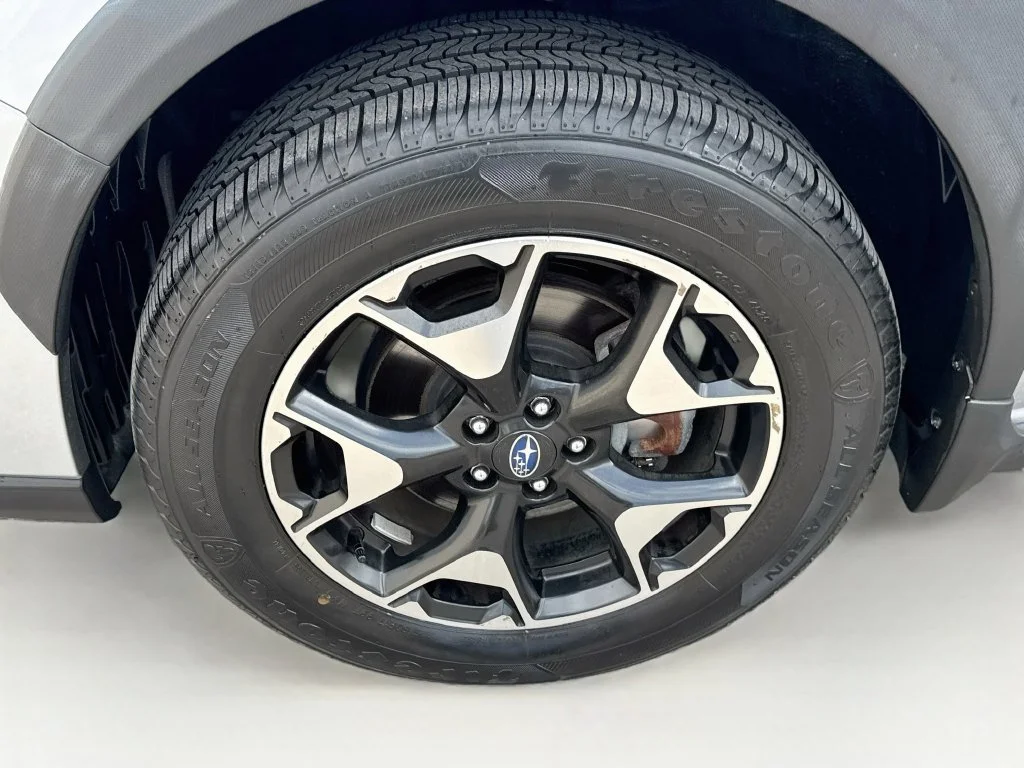 Used 2019 Silver Subaru 2.0i Premium image 37