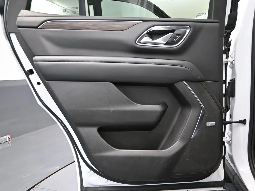 Used 2023 White Chevrolet Z71 image 40