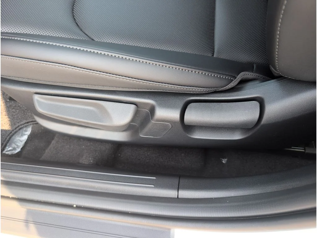 New 2026 Snow White Pearl Kia EX image 11