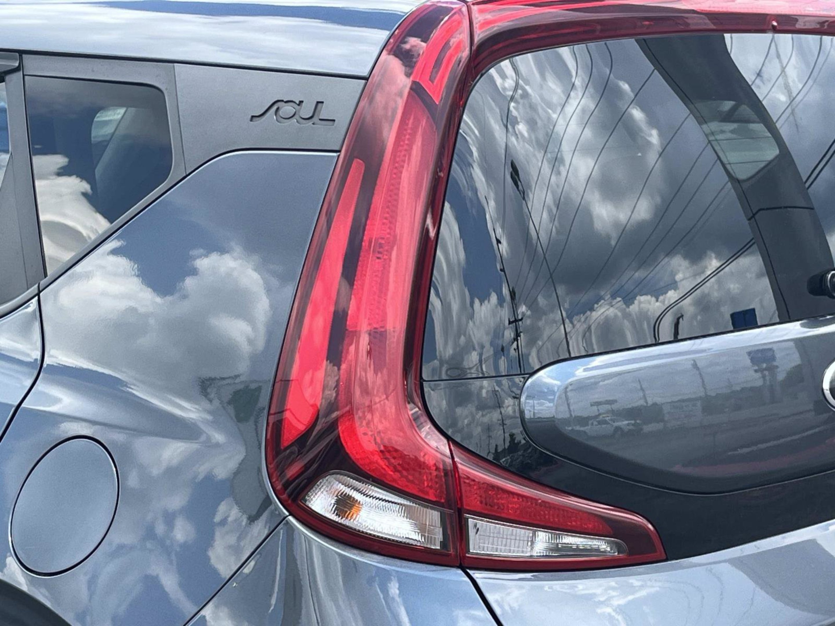 Used 2020 Gravity Grey Kia S image 39