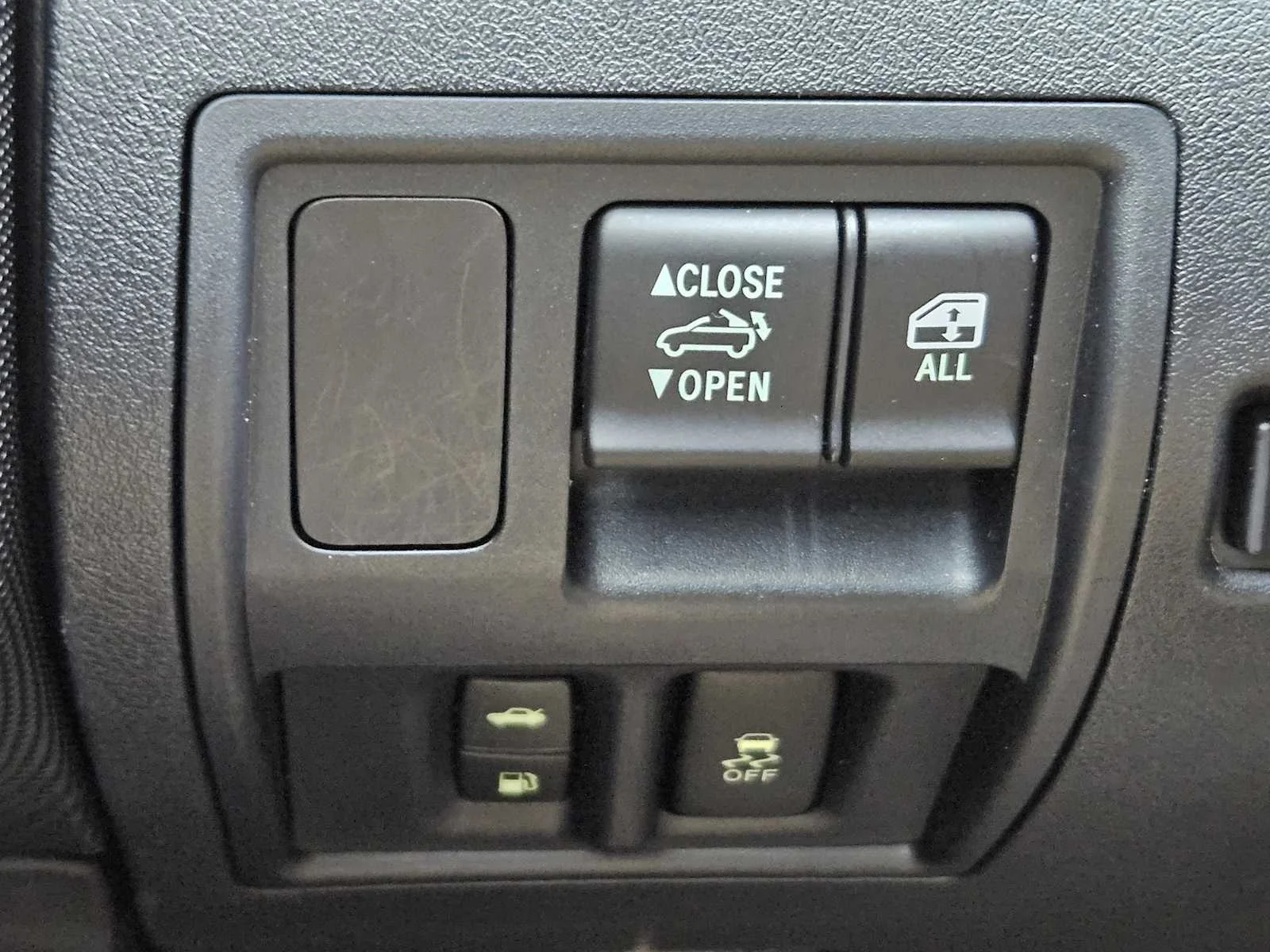 Used 2014 Starfire Pearl Lexus  image 16