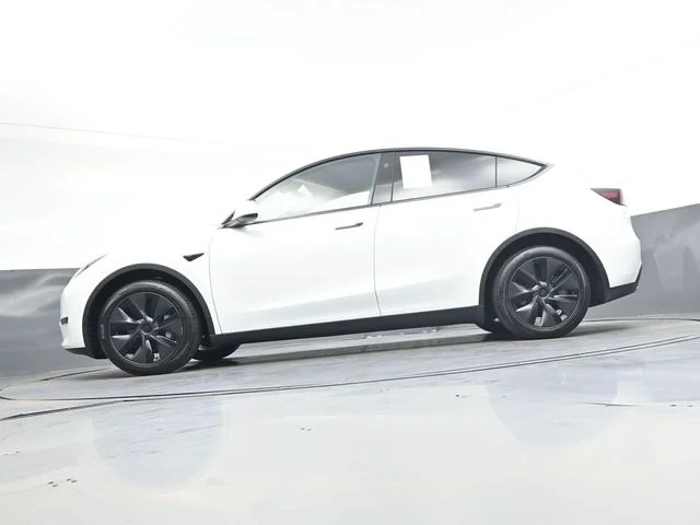 Used 2025  Tesla Long Range image 33