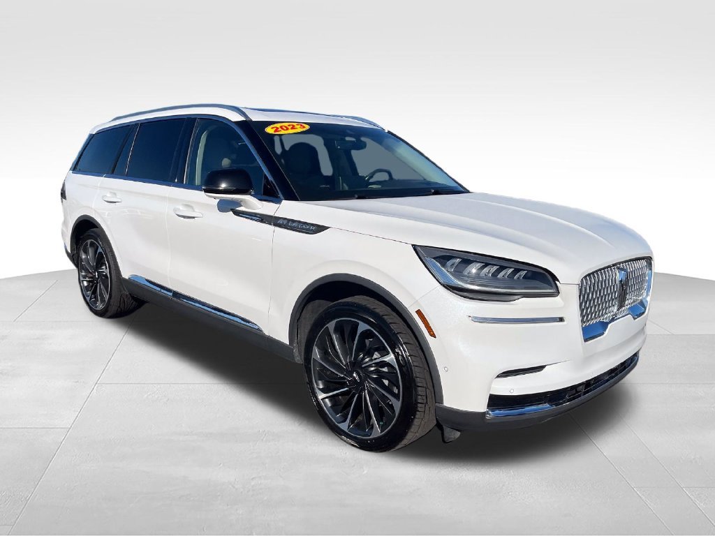 Used 2023 White Lincoln Reserve image 7