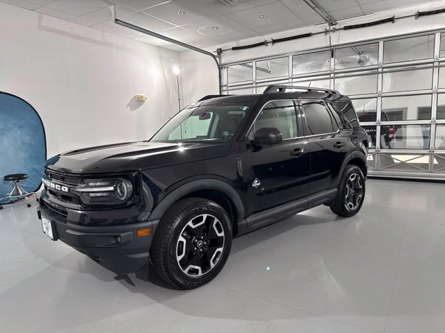 Used 2022 Black Ford Outer Banks image 3