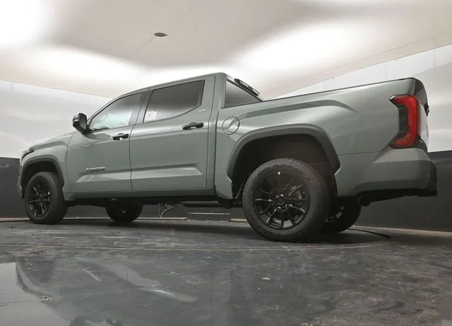 Used 2025  Toyota SR5 image 21