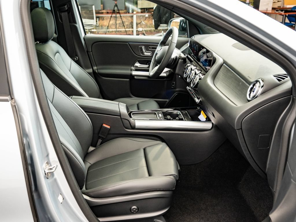 New 2026 Cirrus Silver Metallic Mercedes-Benz GLA 250 image 25