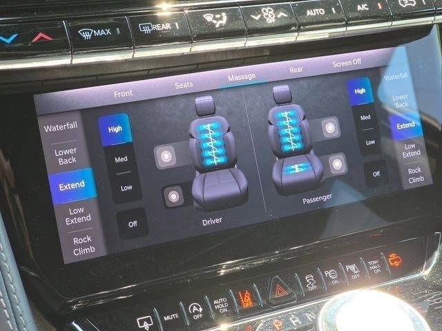 Used 2025 Diamond Black Crystal Pearlcoat Jeep Base image 18