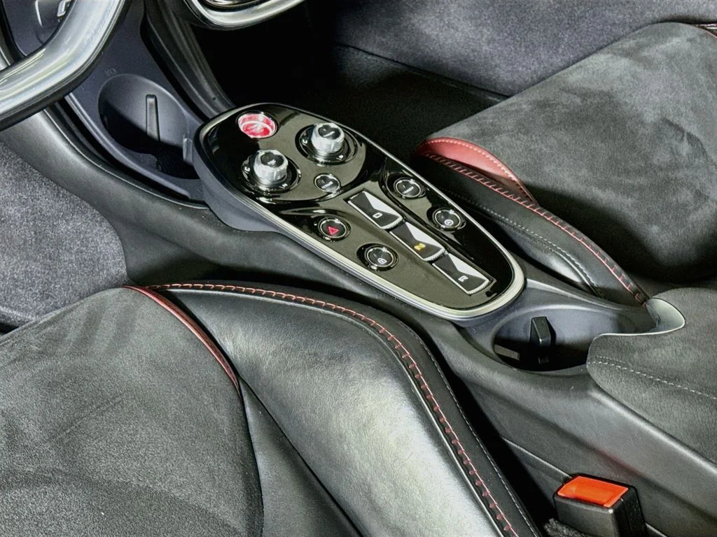 Certified Used 2023 McLaren Orange McLaren  image 14