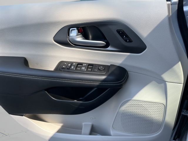 Used 2024 Silver Mist Clearcoat Chrysler Touring L image 30
