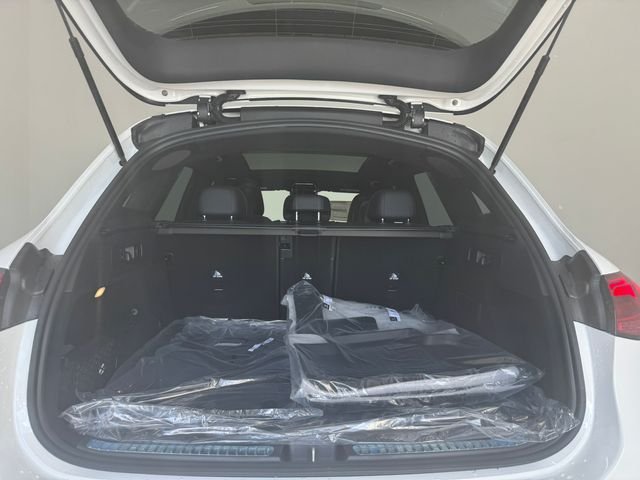 New 2026 Polar White Mercedes-Benz GLC 300 image 9