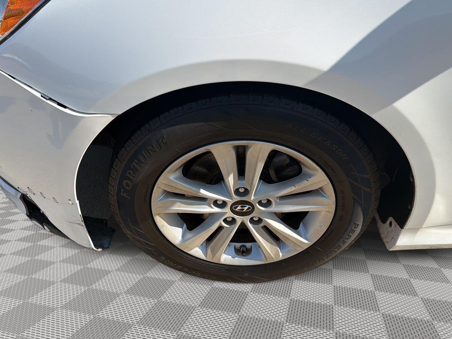 Used 2014 Pearl White Hyundai GLS image 19