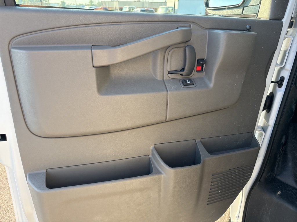 2025 Chevrolet Express Cargo Work Van - Photo 24