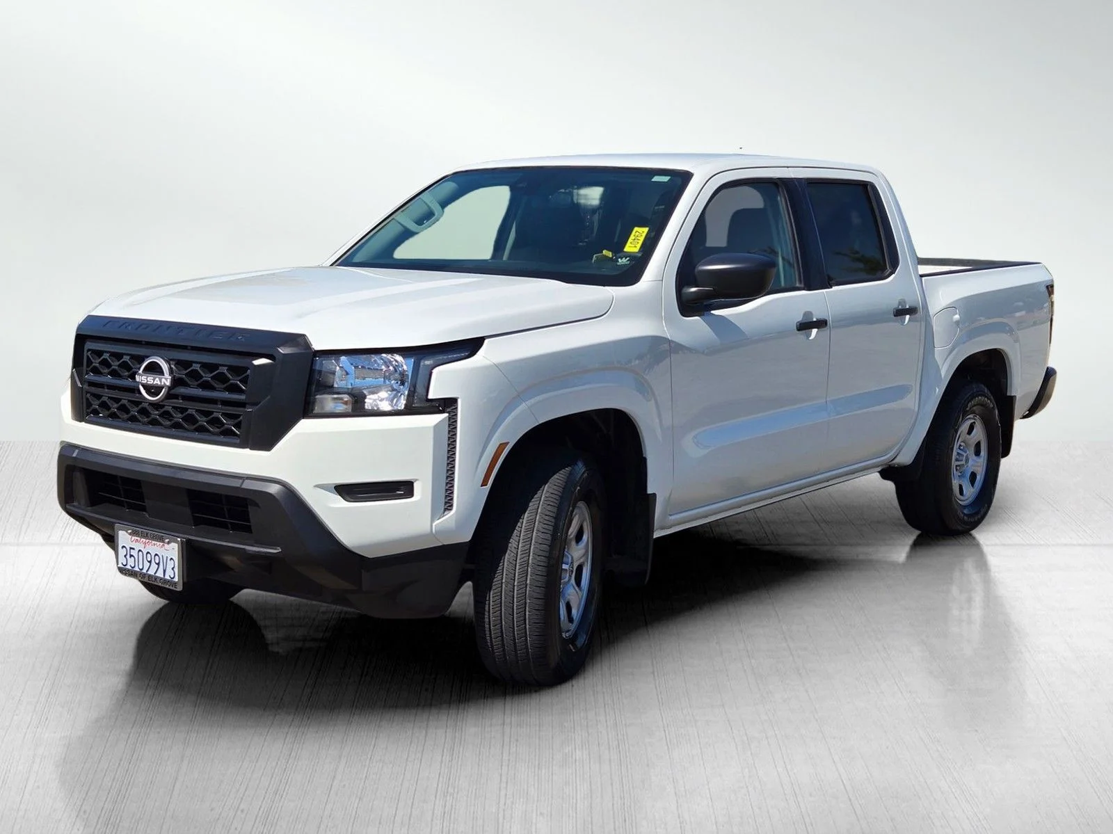 Used 2023 Glacier White Nissan S image 9