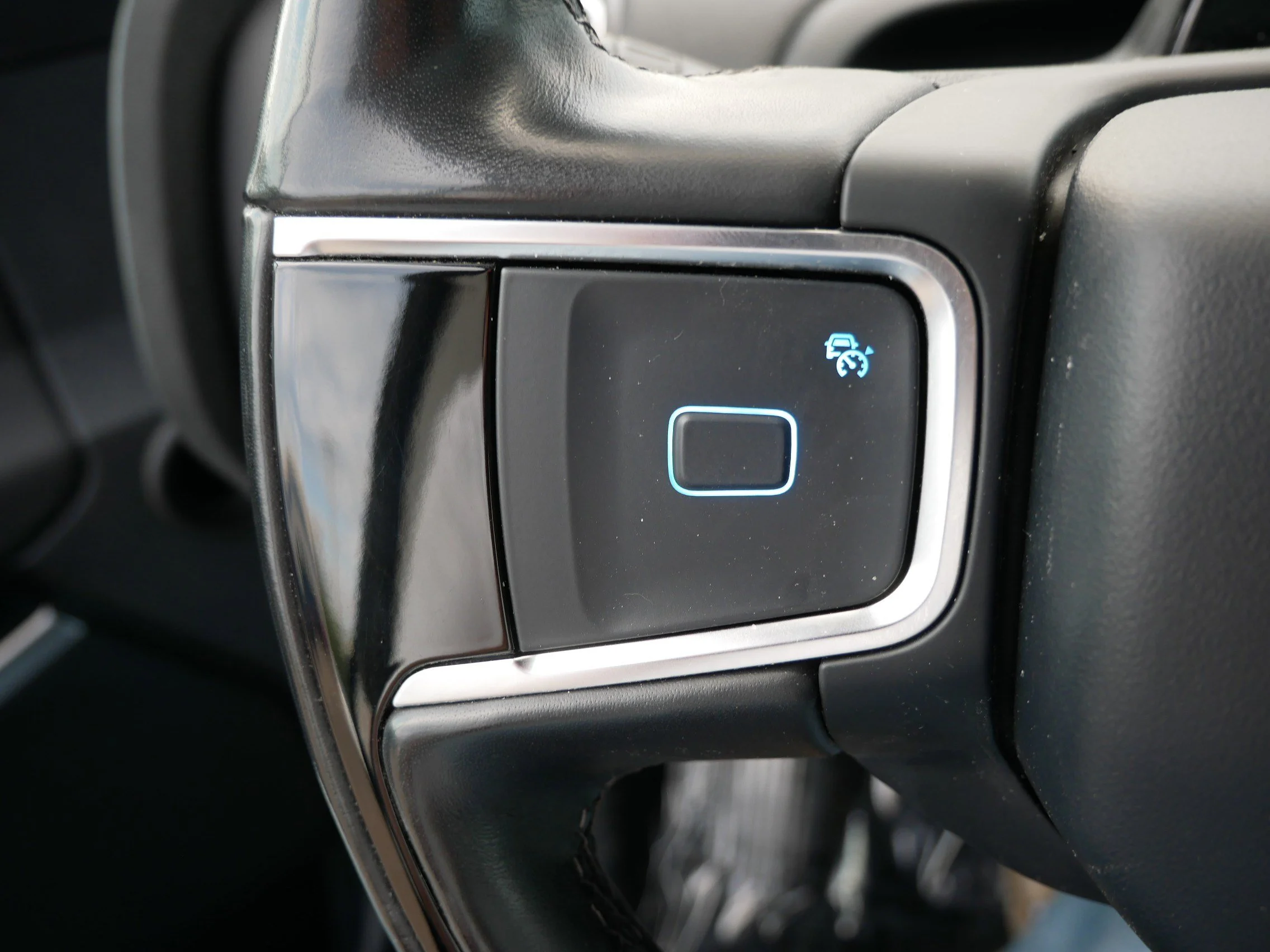 Used 2025 Agate Black Metallic Ford Platinum image 35