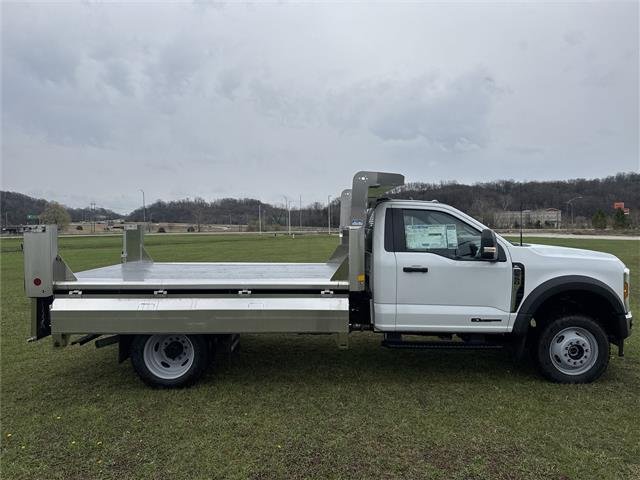 New 2026 Oxford White Ford F-550® XL image 29