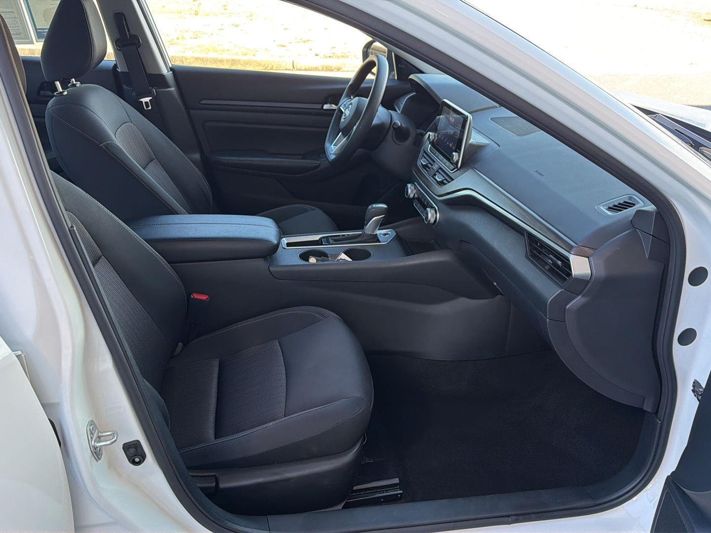 Used 2025 Glacier White Nissan SV image 13