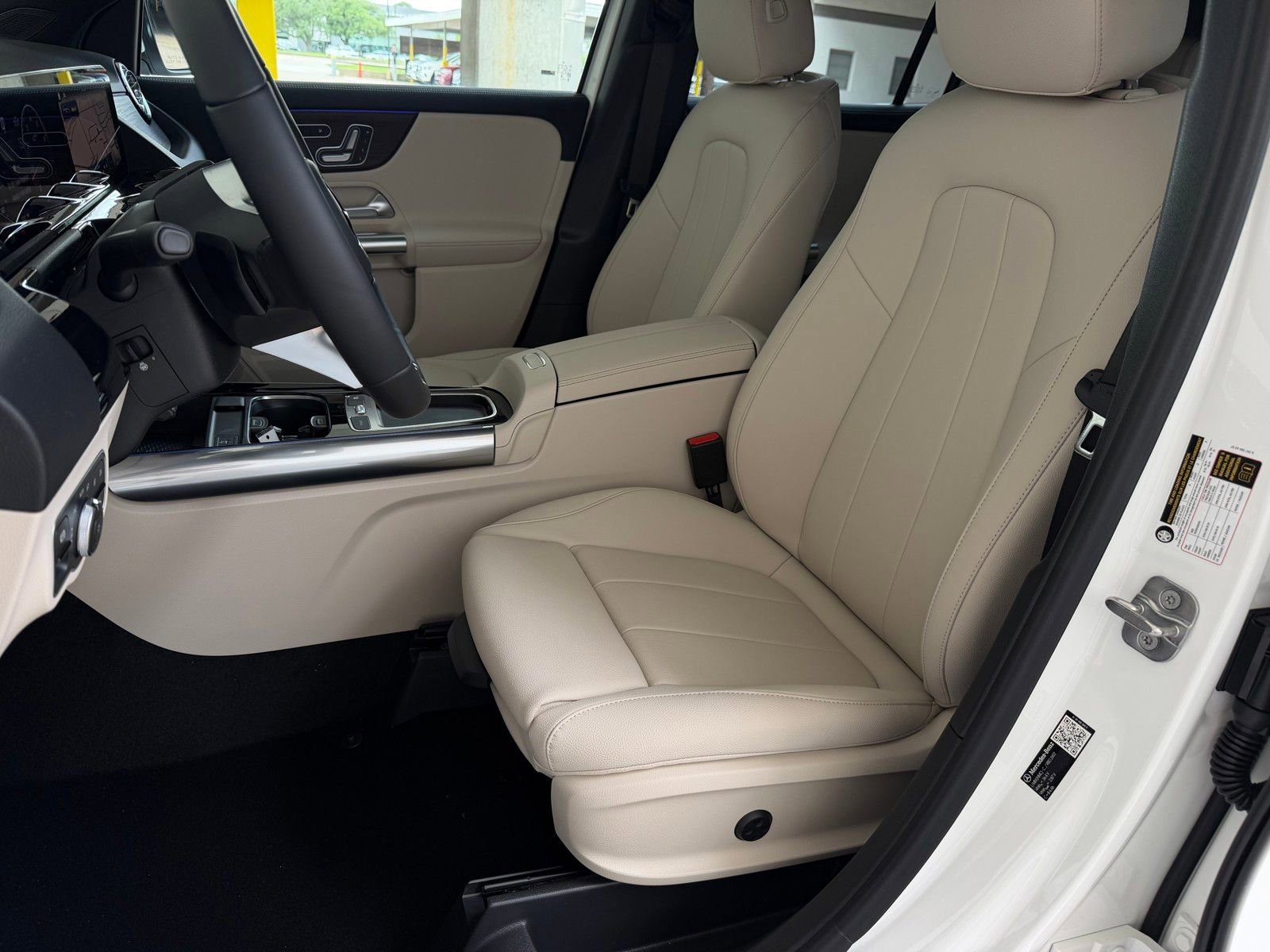 New 2026 Polar White Mercedes-Benz GLA 250 image 38