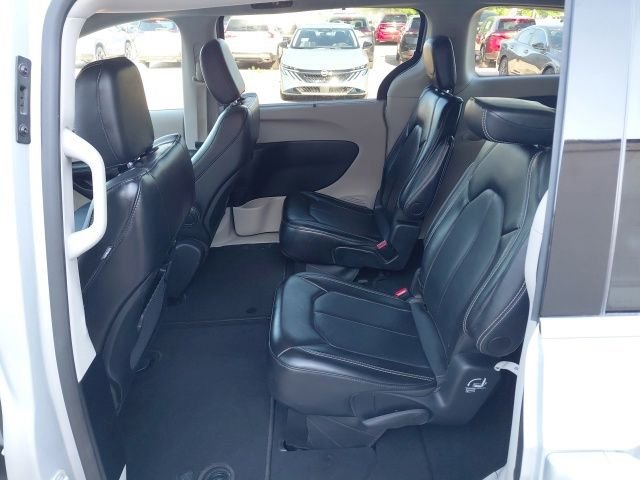 Used 2024 Silver Mist Clearcoat Chrysler Touring L image 23