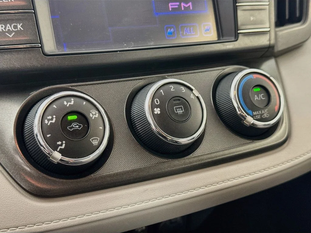 Used 2013 Gray Toyota LE image 17