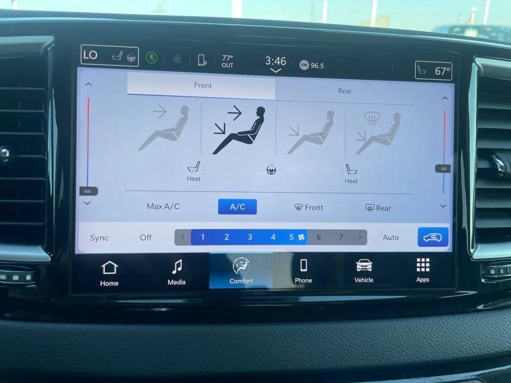2024 Chrysler Pacifica Touring L - Photo 18