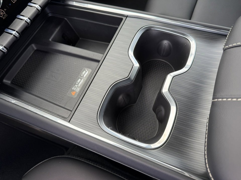 2026 GMC ACADIA - Image 25