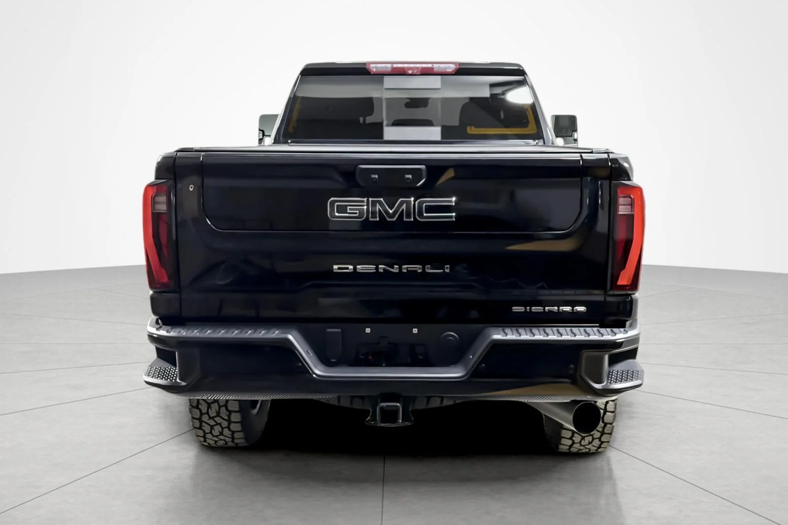 Used 2024 Onyx Black GMC 4WD Crew Cab 172 Denali Ultimate image 4