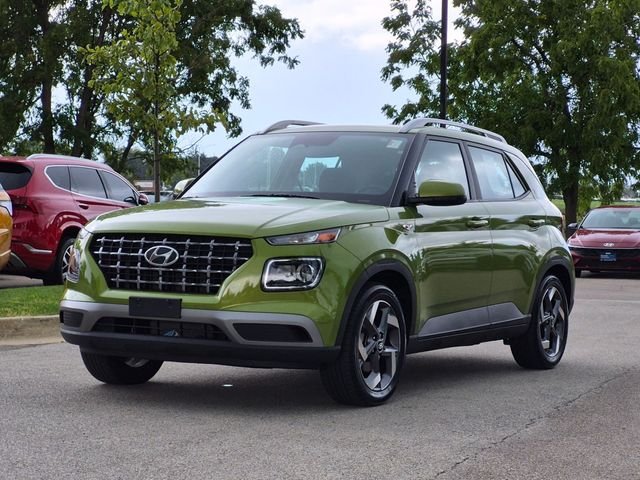 Certified Used 2023 Green Hyundai SEL image 3
