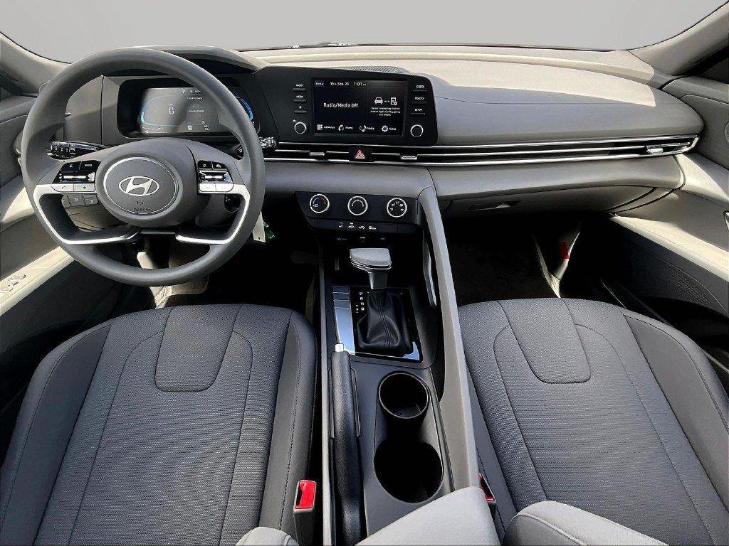 New 2026 White Hyundai SE image 8