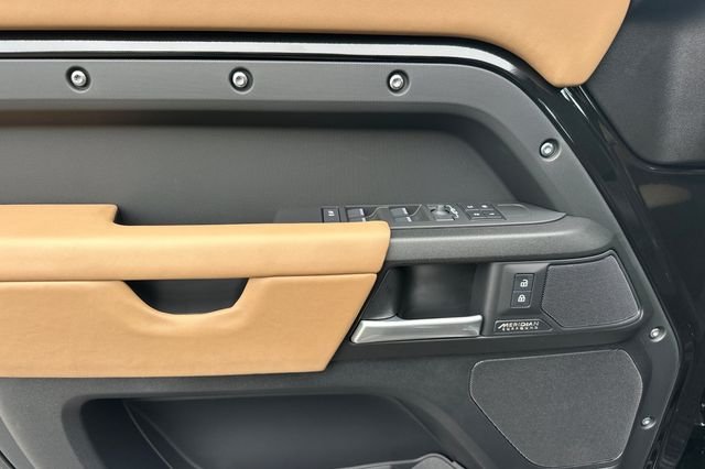 New 2026 Santorini Black Land Rover X image 10